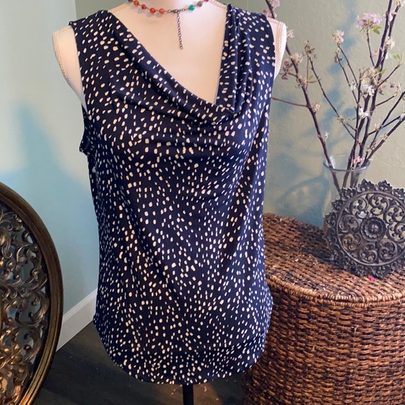 3/$20 Banana Republic navy & white pattern tank - Picture 2 of 8